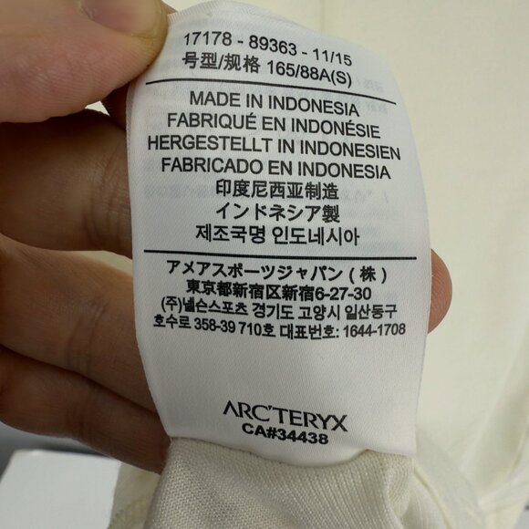 ARC'TERYX Merino-Blend Trim Fit V-Neck Short Sleeve Ivory Off-White Tee Size S - Picture 6 of 6